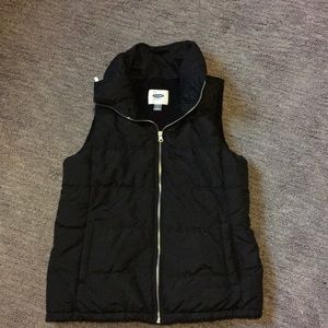 Women's black, puffy vest